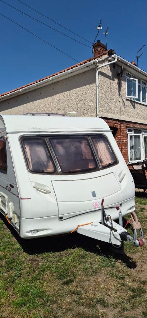 Caravan 4 berth with full length Awning & motor mover 