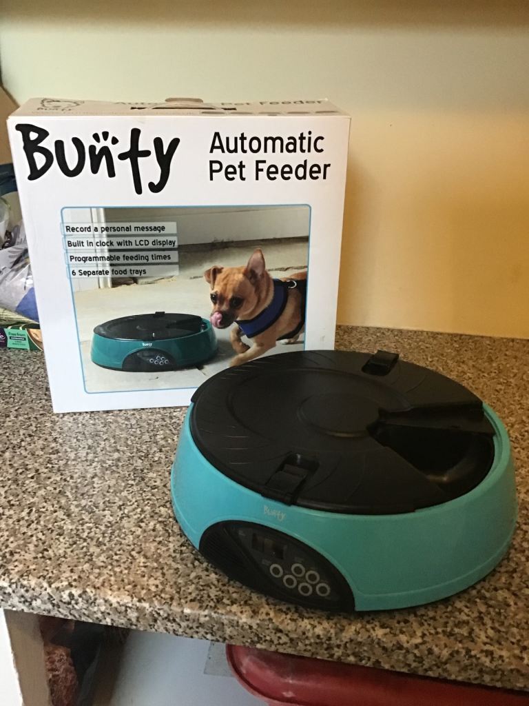 Automatic pet feeder