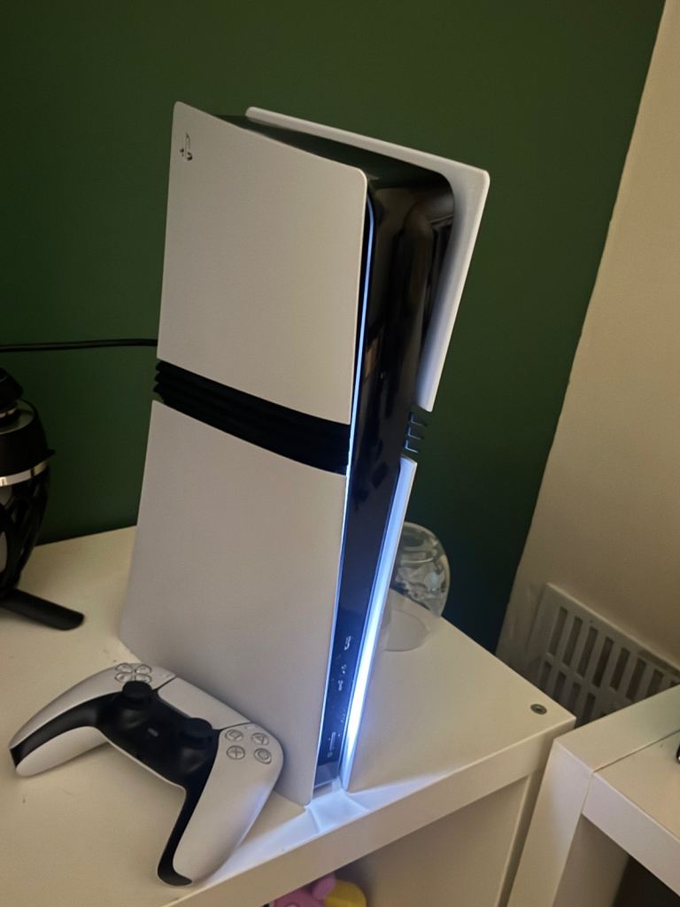 Ps5 pro white+two controllers