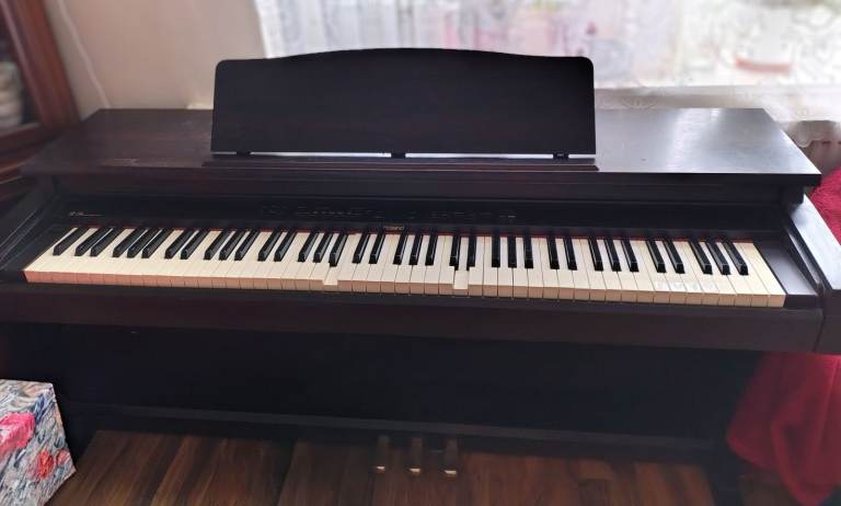 Roland Digital Piano  HP-330 – 88 Weighted Keys – For Spares or Repair
