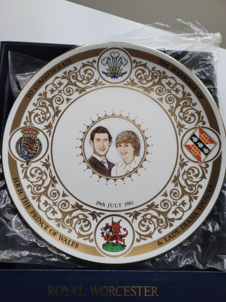 Royal Worcester - Charles & Diana 1981 Royal Wedding limtied edition memorabilia