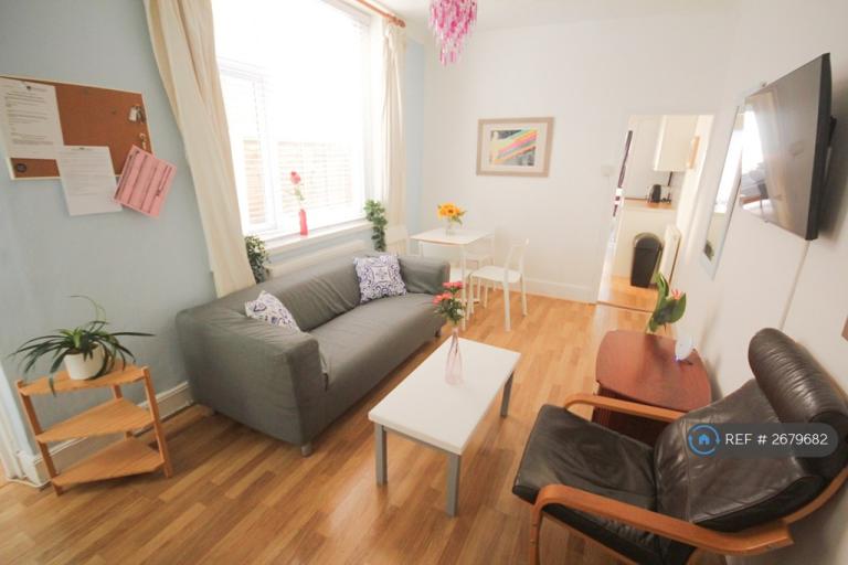 5 bedroom house in Telephone Road, Portsmouth, PO4 (5 bed) (#2679682)