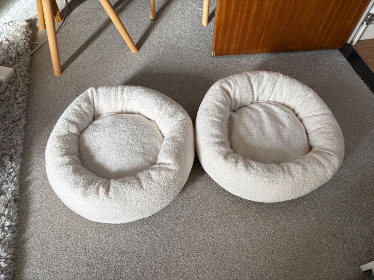 Two 50cm diameter Dunkeln dog beds