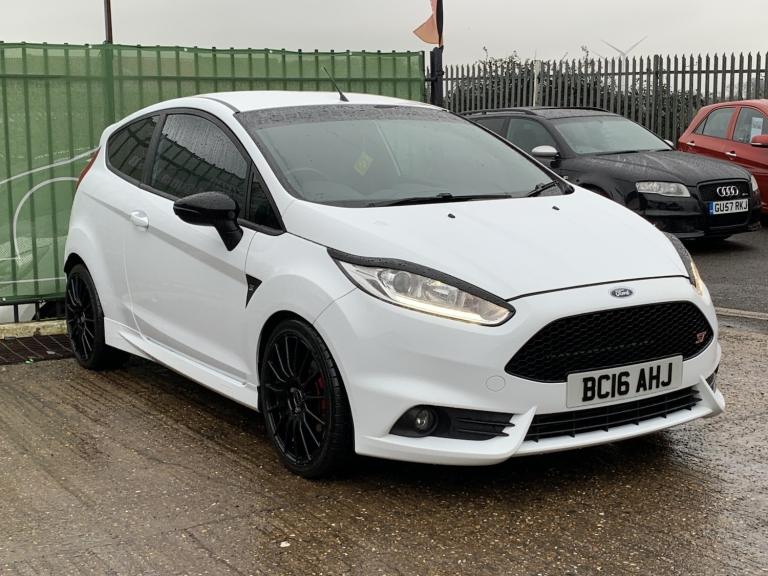 FORD FIESTA 1.6 T ST-2 White Manual Petrol 2016
