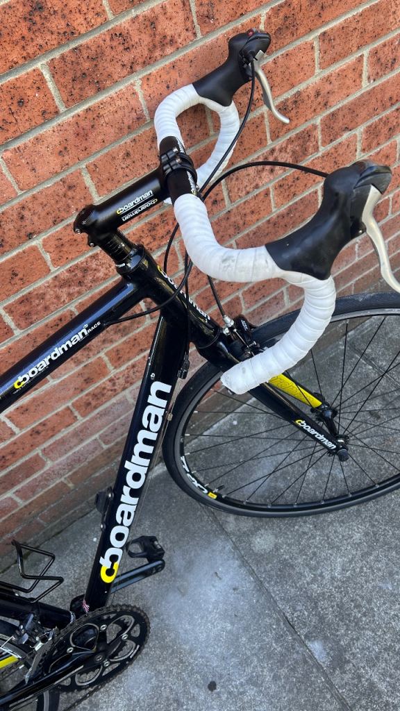 Boardman Race Road Bike (22”) – Aluminium – 2 Sets of Pedals – Ready to Ride