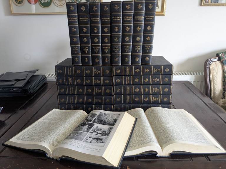 PENDING COLLECTION FREE Encyclopedia Britannica Set – 1958 Vintage, Good Condition