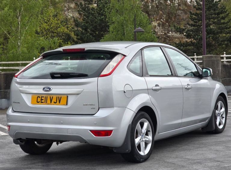 FORD FOCUS 1.6 PETROL MANUAL IN CLEAN CONDITION. 1 YEAR MOT FULL SERVICE HISTORY