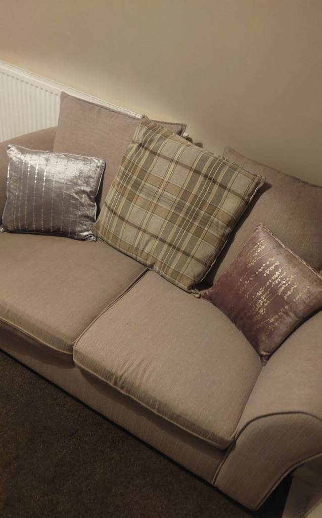 2 Seater Sofa Beige! Smoke Free Home!!! 