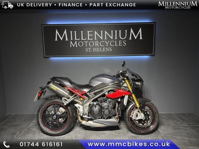 2026 TRIUMPH SPEED TRIPLE R 1050 PERFORMANCE NAKED BIKE WITH ARROW CANS