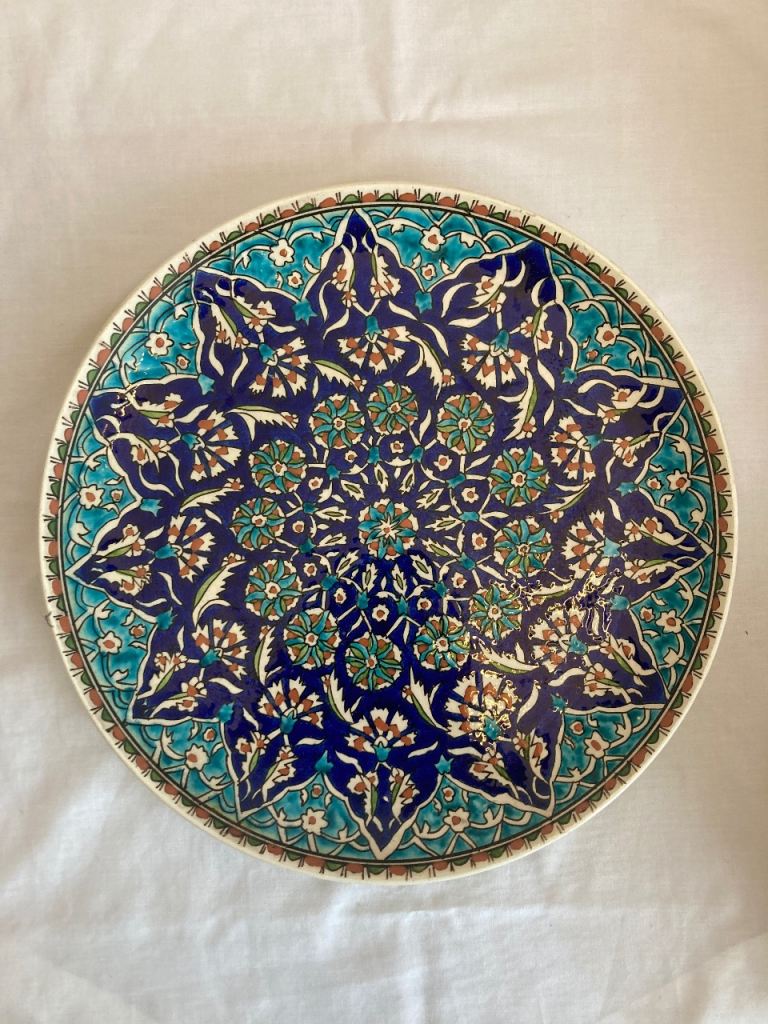 Vintage Turkish ceramic decorative plate – Iznik/Kütahya style