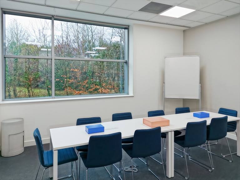 Maidstone - ME14 3EN \ Productive Team Workspace with 4 Workstations