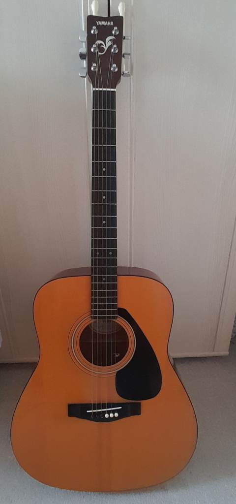 Yamaha Acoustic Guitar – Good Condition