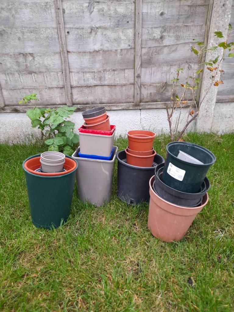 Plastic garden pots