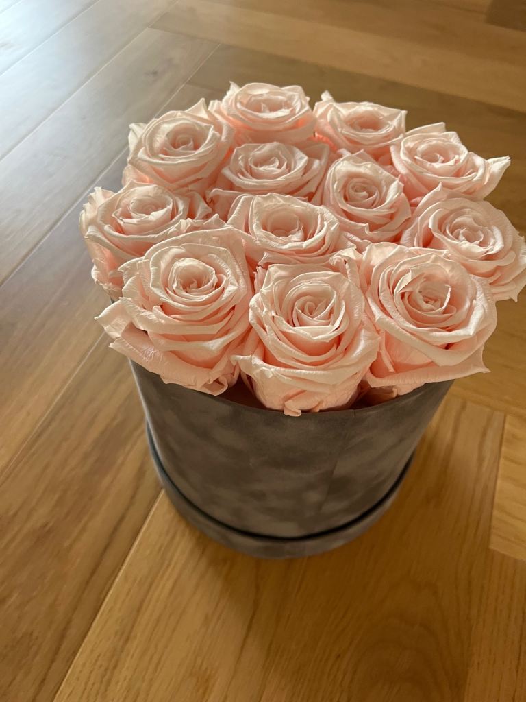 Amarante Medium Grey Round Suede Rose Box