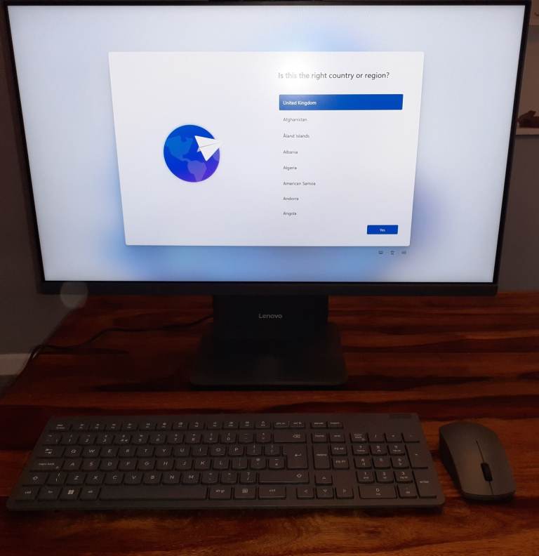 Lenovo IdeaCentre AIO 3 Desktop PC 27" FHD (2025 Model was £699 NOW £300 BARGAIN!!!!!!!!