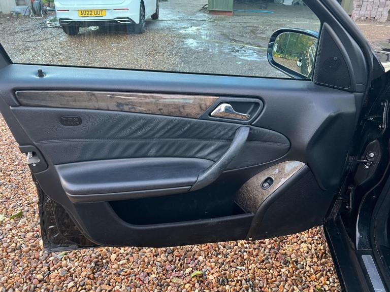 2006 Mercedes-Benz C Class 2.5 C230 Avantgarde SE 7G-Tronic 4dr SALOON Petrol Automatic