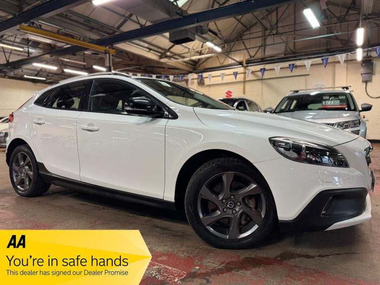  Volvo V40 Cross Country 2.0 T5 Lux Nav Hatchback 5dr Petrol Geartronic AWD Euro 6 (s/s) (245 ps)...