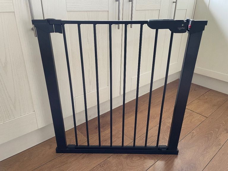 BabyDan - child /dog gate - AS NEW