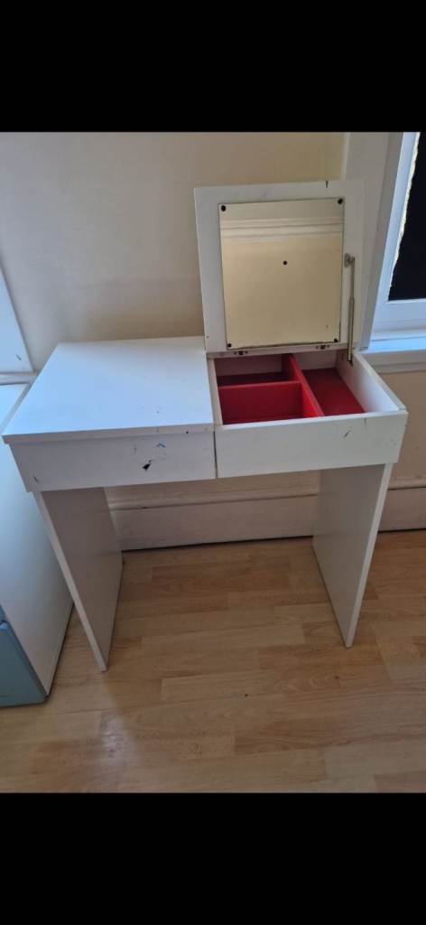 Free Small desk/table with vanity mirror and storage