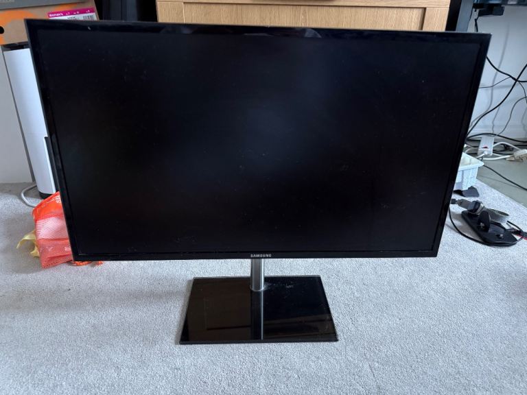 Samsung Black Computer Monitor - Good Condition