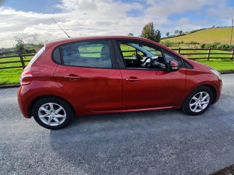 Peugeot, 208, Hatchback, 2015, Manual, 1398 (cc), 5 doors