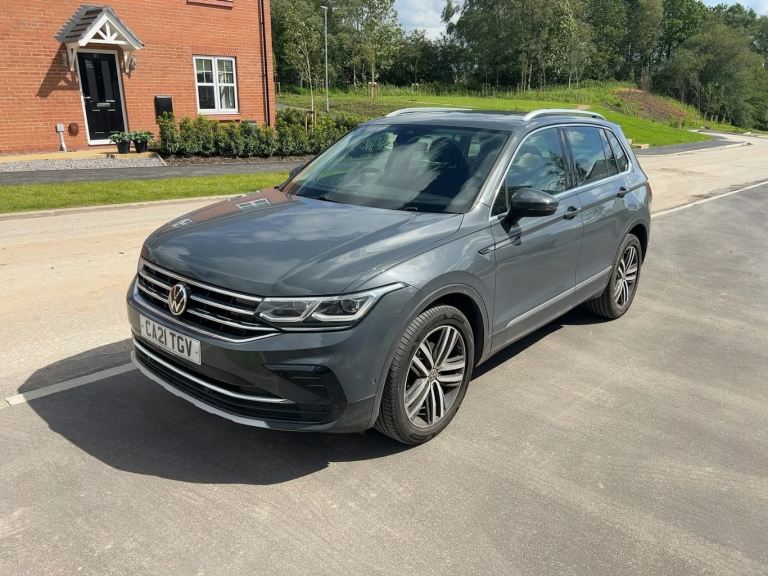 Volkswagen Tiguan Elegance 2.0 TDI DSG – Panoramic Roof – Heated Seats – Reverse Camera