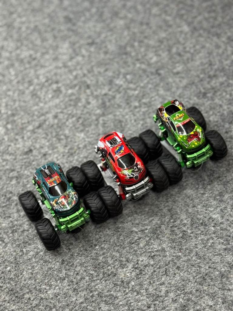 Set of 3 Mini Monster Trucks – Colourful Off‑Road Toy Vehicles with Big Wheels