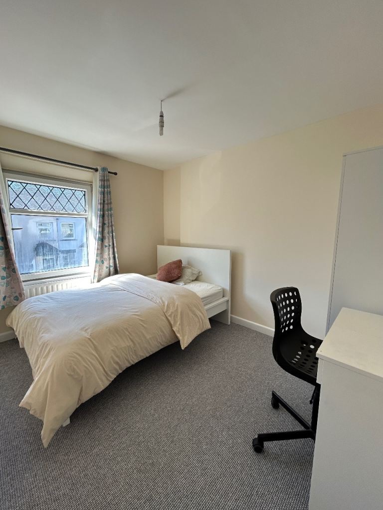 Double rooms 5min walk to USW!