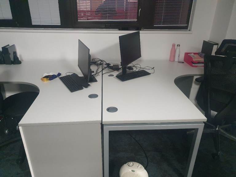 1600mm x 1600mm White Radial Office Desk