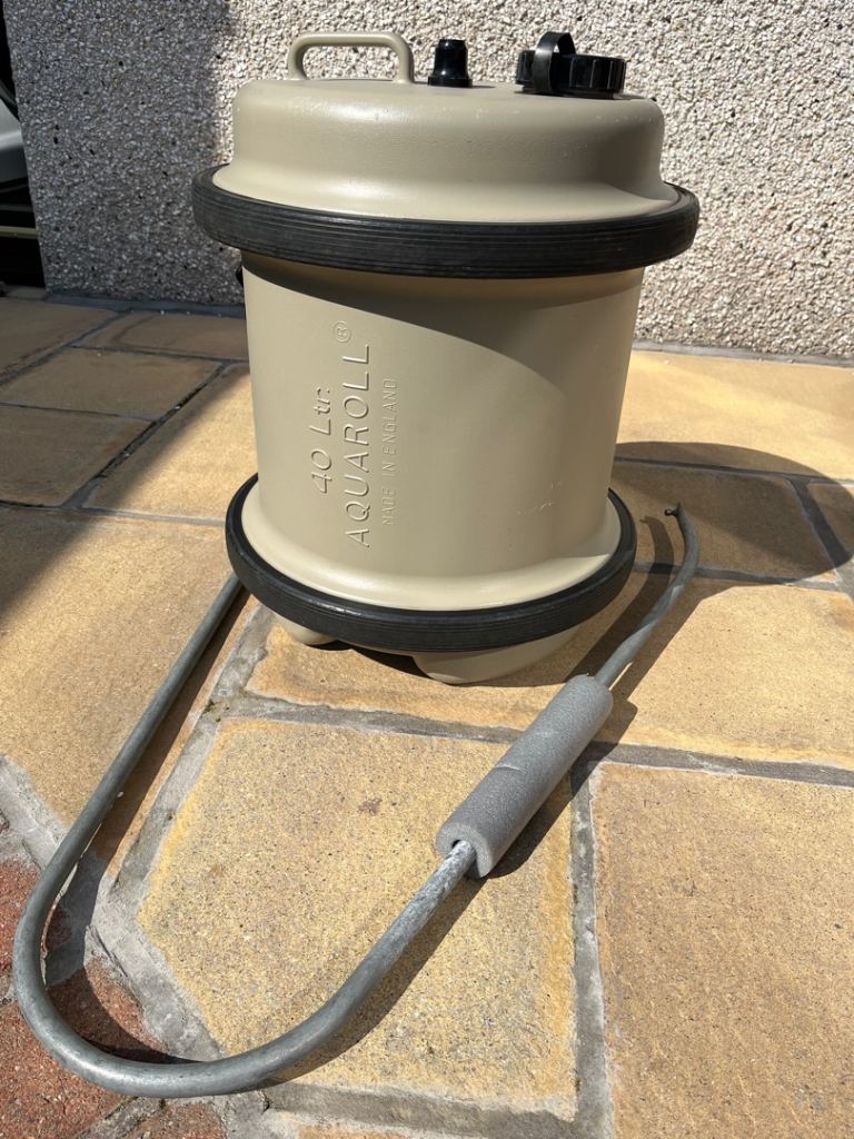 AQUAROLL 40Lts.fresh water container. Top and side access for use with mains adaptor. Handle. 
