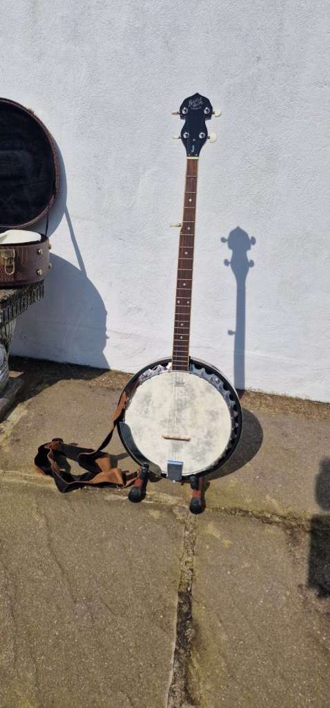 5-String Barnes & Mullins banjo kit with hard case