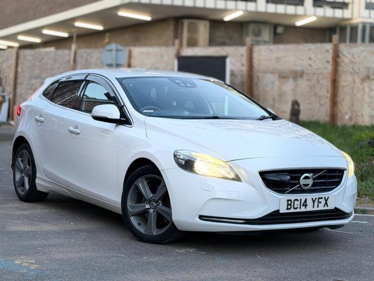 2025 Volvo V40 1.6 T4 R-Design Lux Nav Powershift Euro 5 (s/s) 5dr PETROL Automatic