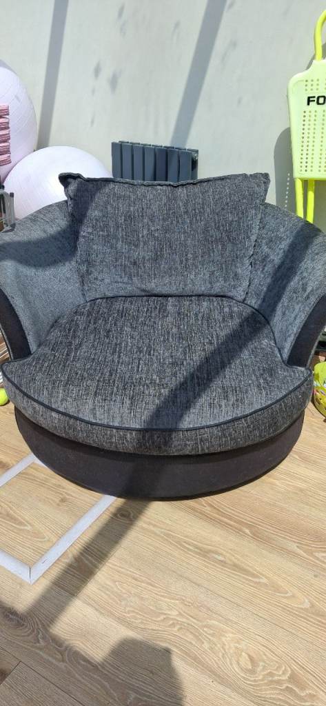 SWIVEL CHAIR DFS