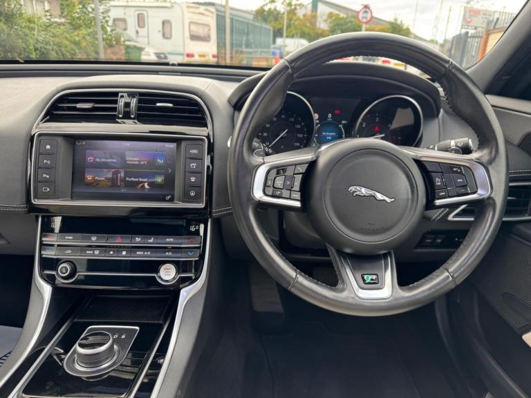 2017 Jaguar XE 2.0d R-Sport Auto Euro 6 (s/s) 4dr SALOON Diesel Automatic