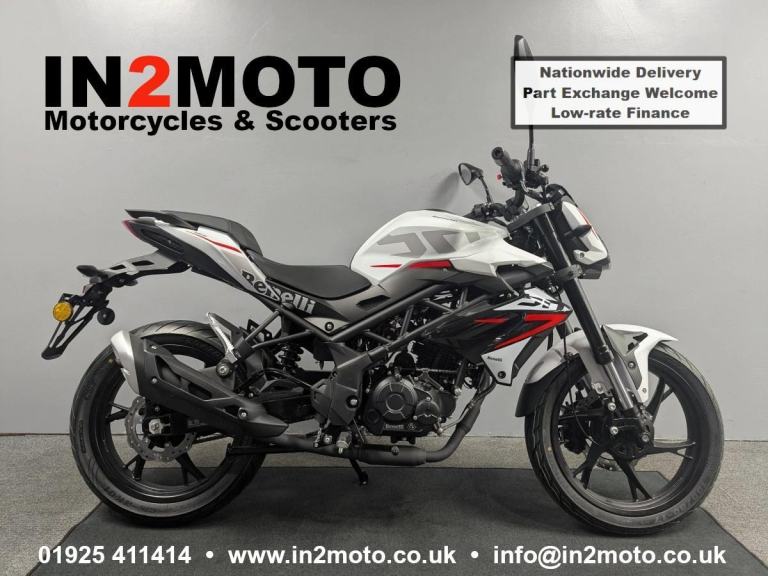 Benelli BN125 in White