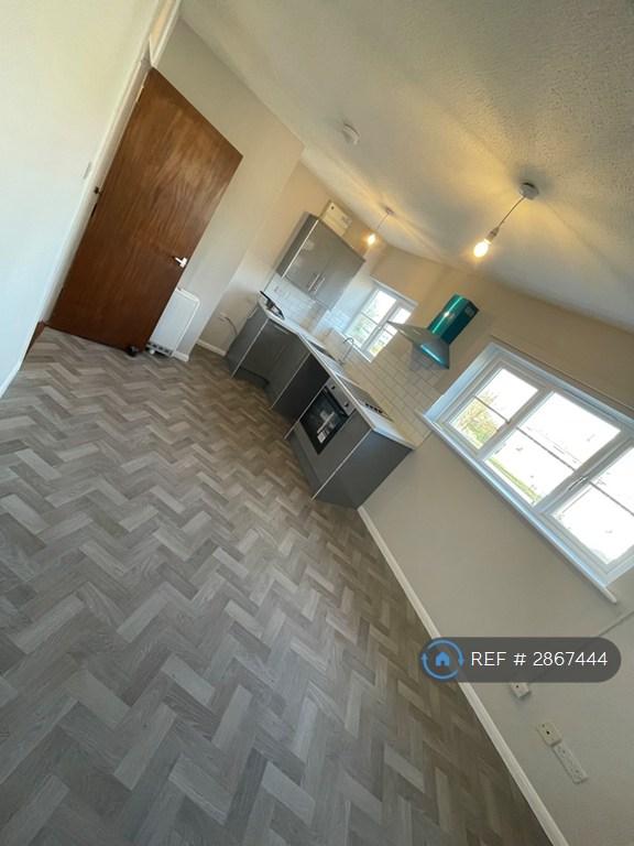 1 bedroom flat in Highstreet Queenborough, Queenborough, ME11 (1 bed) (#2867444)