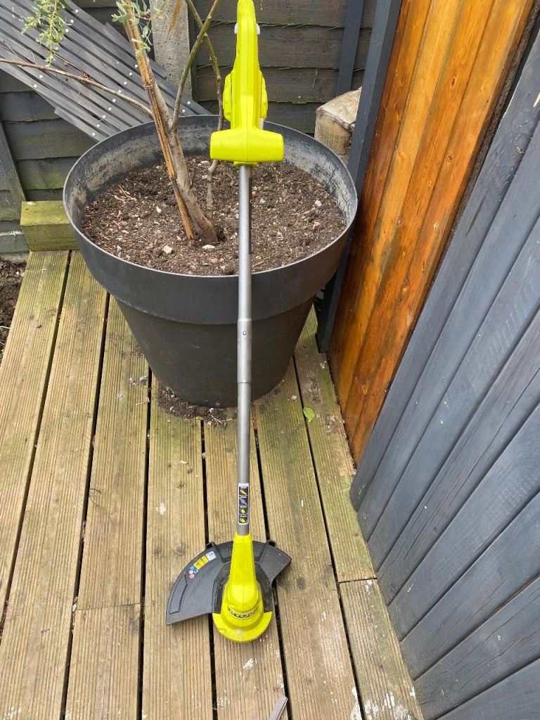 Ryobi easy edge cordless strimmer 