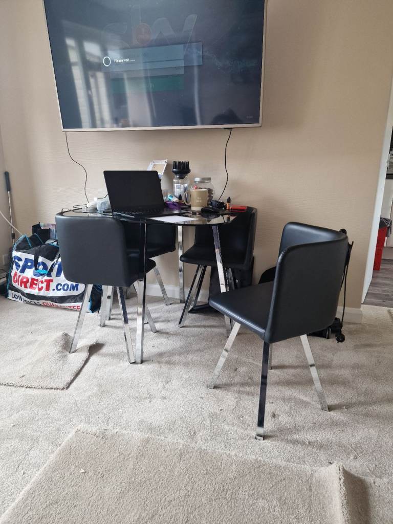 Space Saving Dinning Table and Chairs 