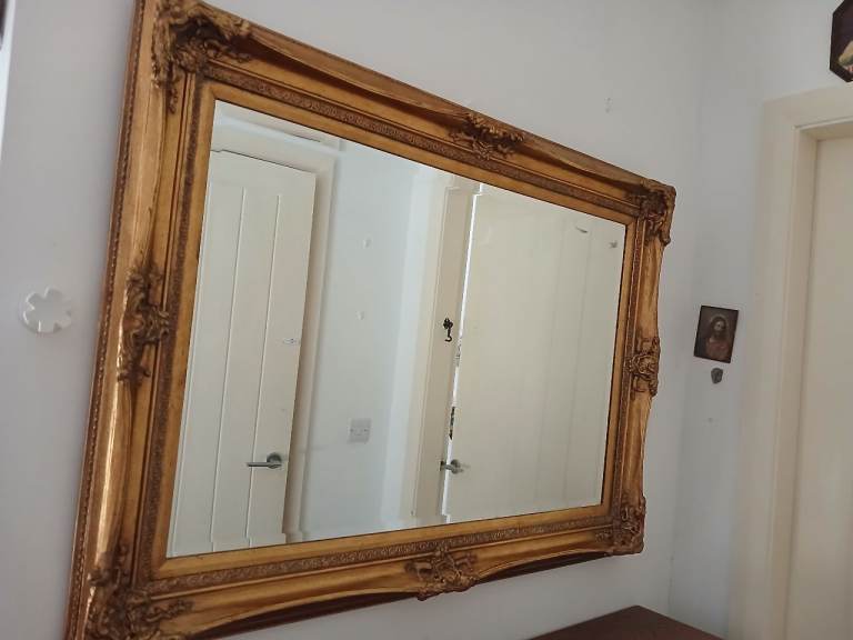 Large Gold Ornate Wall Mirror – Good Condition