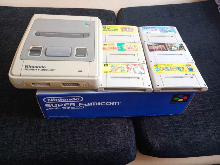 Super Famicom Comes Boxed with 6 Games