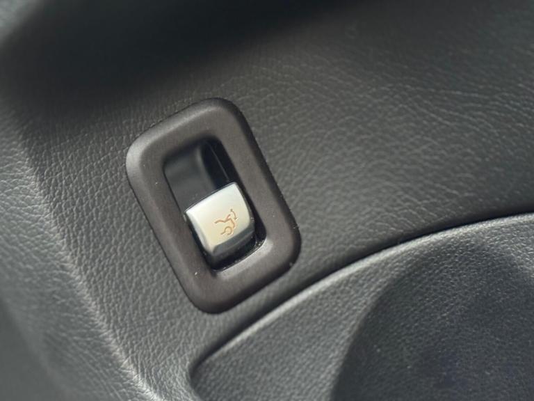 2015 Mercedes-Benz C Class 2.1 C220d AMG Line (Premium Plus) 7G-Tronic+ Euro 6 (s/s) 4dr SALOON D...