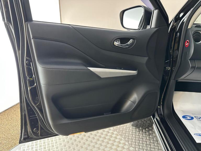 2019 Nissan Navara 2.3 dCi Tekna Auto 4WD Euro 6 4dr PICK UP Diesel Automatic