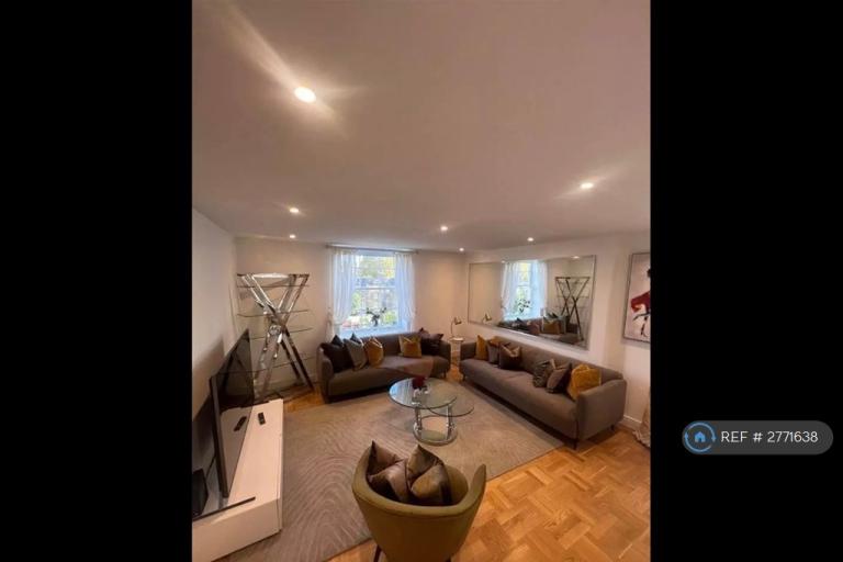 2 bedroom flat in Lisgar Terrace, London, W14 (2 bed) (#2771638)