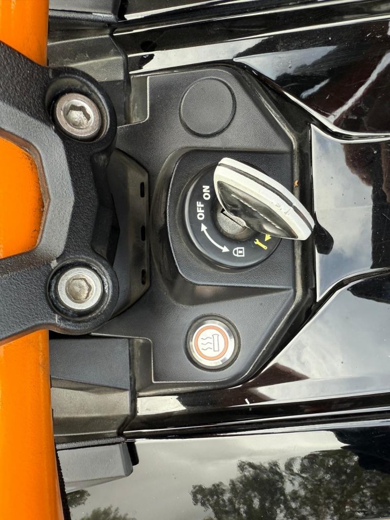 2019 CAN-AM SPYDER F3 S 1330 cc 6 speed semiautomatic trike in liquid titanium