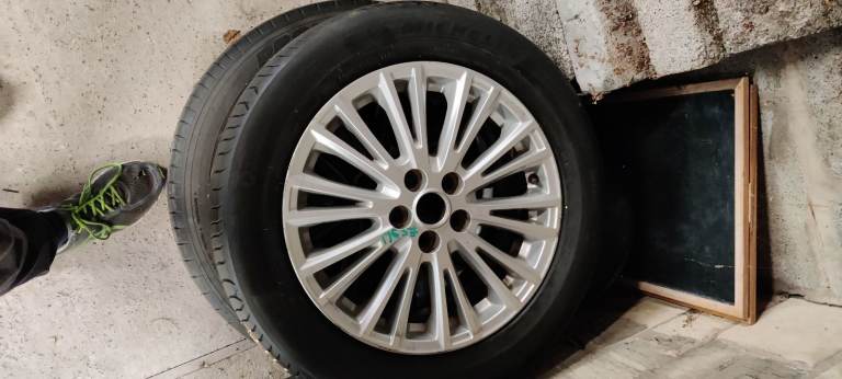 Ford Galaxy 17 inch alloy wheel 2019 