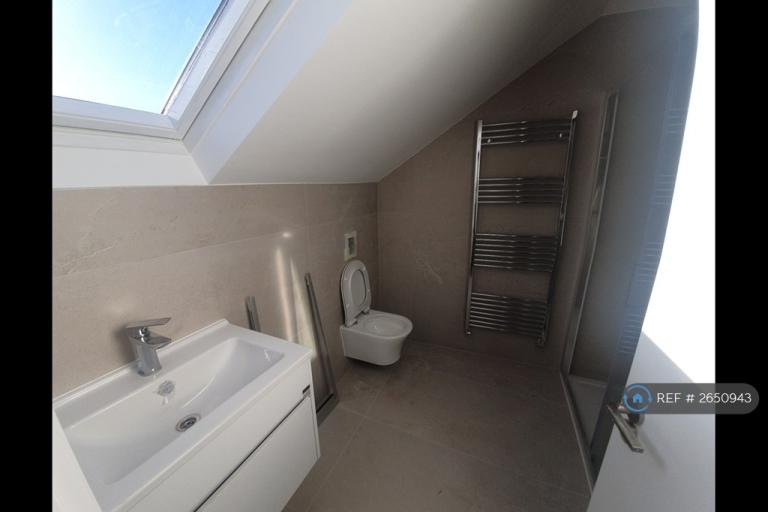 2 bedroom flat in Cromwell Avenue, London, N6 (2 bed) (#2650943)