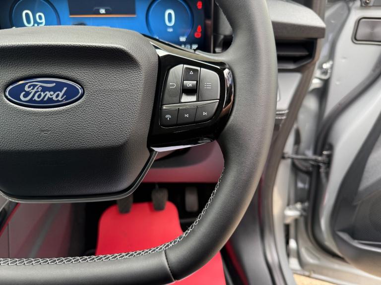 2025 Ford Puma 1.0 EcoBoost Hybrid mHEV Titanium, UNDER 350 MILES, MAY 2028 FORD WARRANTY, HATCHB...