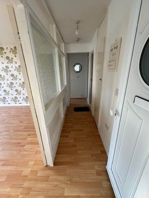 2 Bed First Floor Flat **TO RENT** The Lindens Newbridge Crescent Wolverhampton WV6 0LS