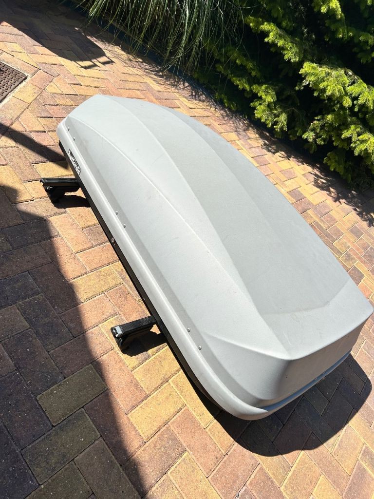 Roof box 