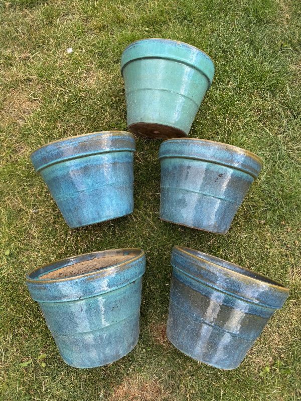 5 Outdoor plant pots - 23cm high / 29cm wide